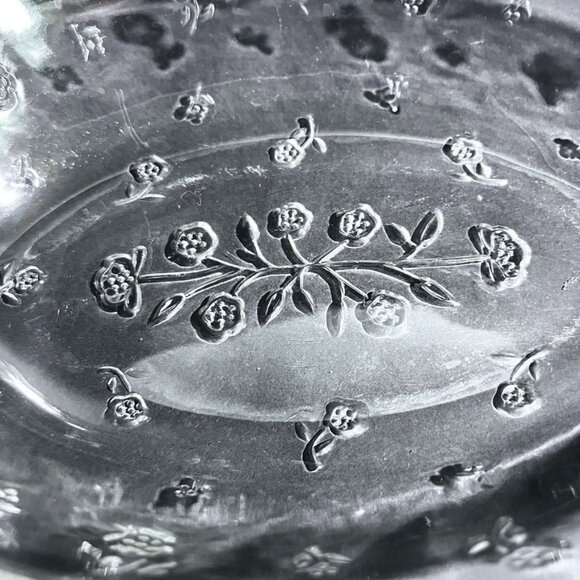 1960s Anchor Hocking Savannah Oval 2qt. Casserole Dish Floral Embossed Design - Picture 4 of 8